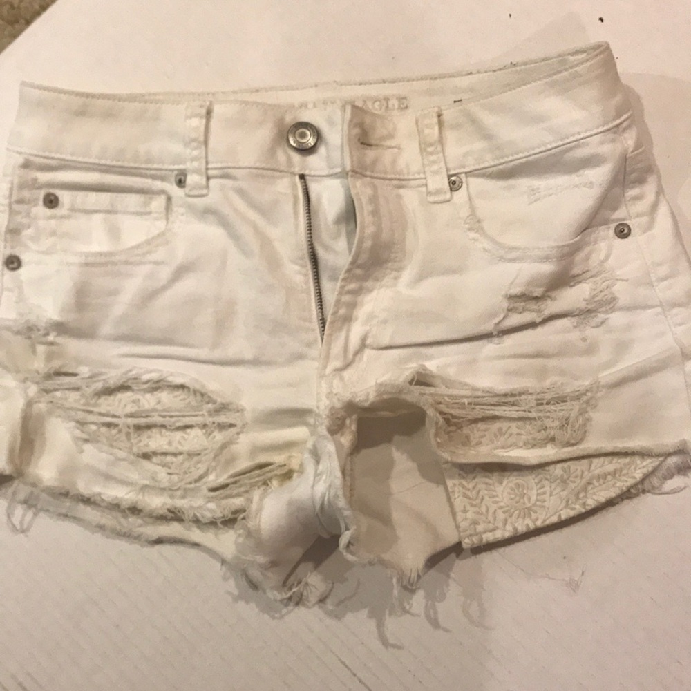 Cute American eagle festival white shorts